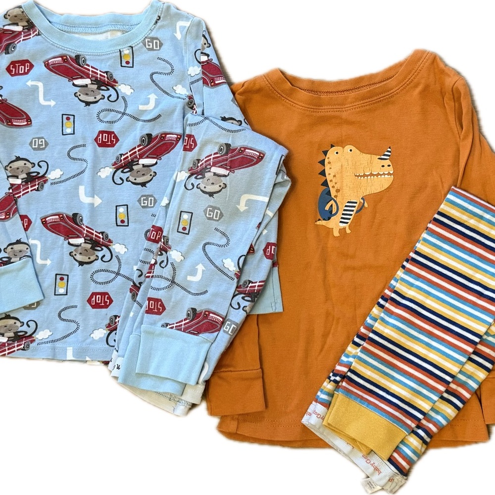 4T Old Navy pajamas - 2 sets